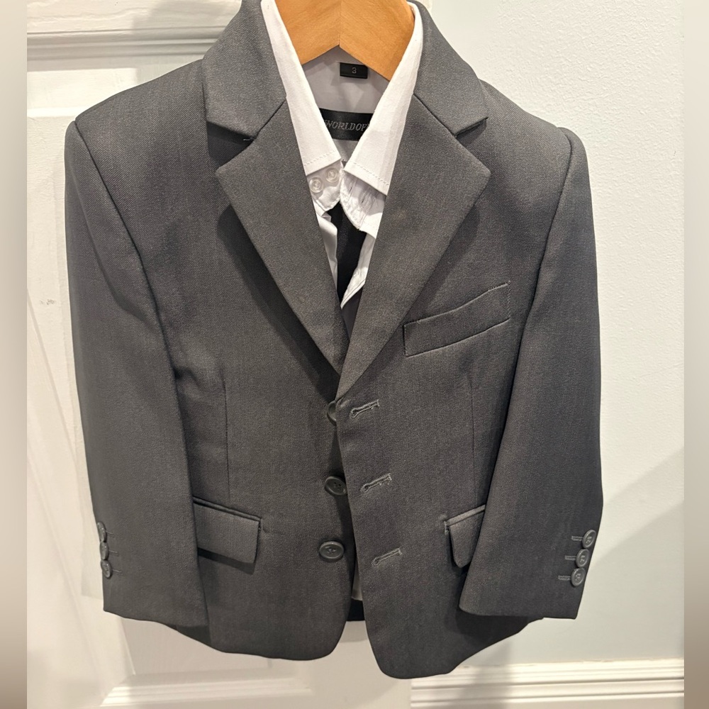 Kids World of USA Gray Three-Piece Suit for Kids Size 3